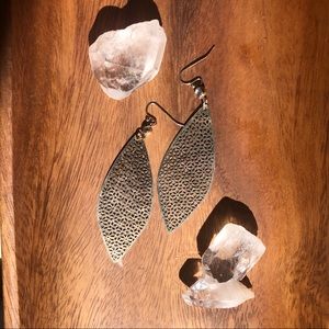 🍋 3/$25 🍂NWOT gold leaf dangle earrings 🍂